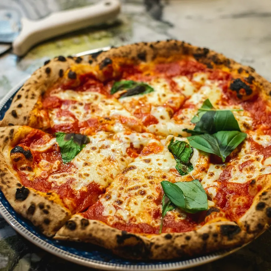 Margherita — pizza au feu de bois de Pizza Nova à Bezons